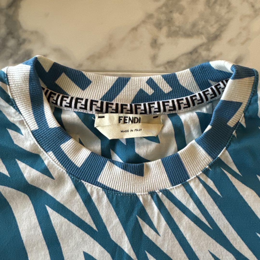 FENDI ロゴTシャツ