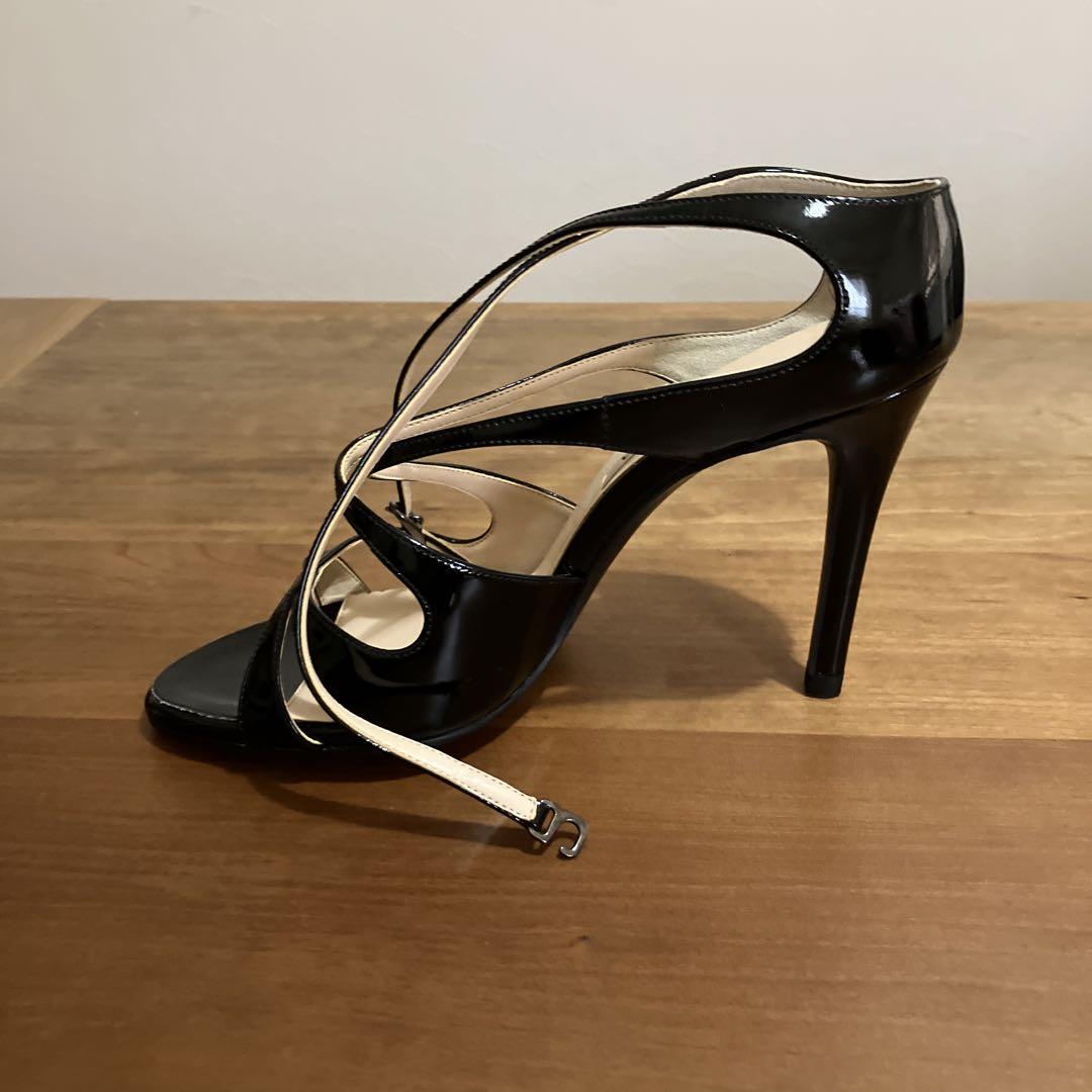 新品、未使用　DIANA　パンプス　23㌢ 新品 DIANA ダイアナ 23cm 黒エナメル ピンヒール サンダル