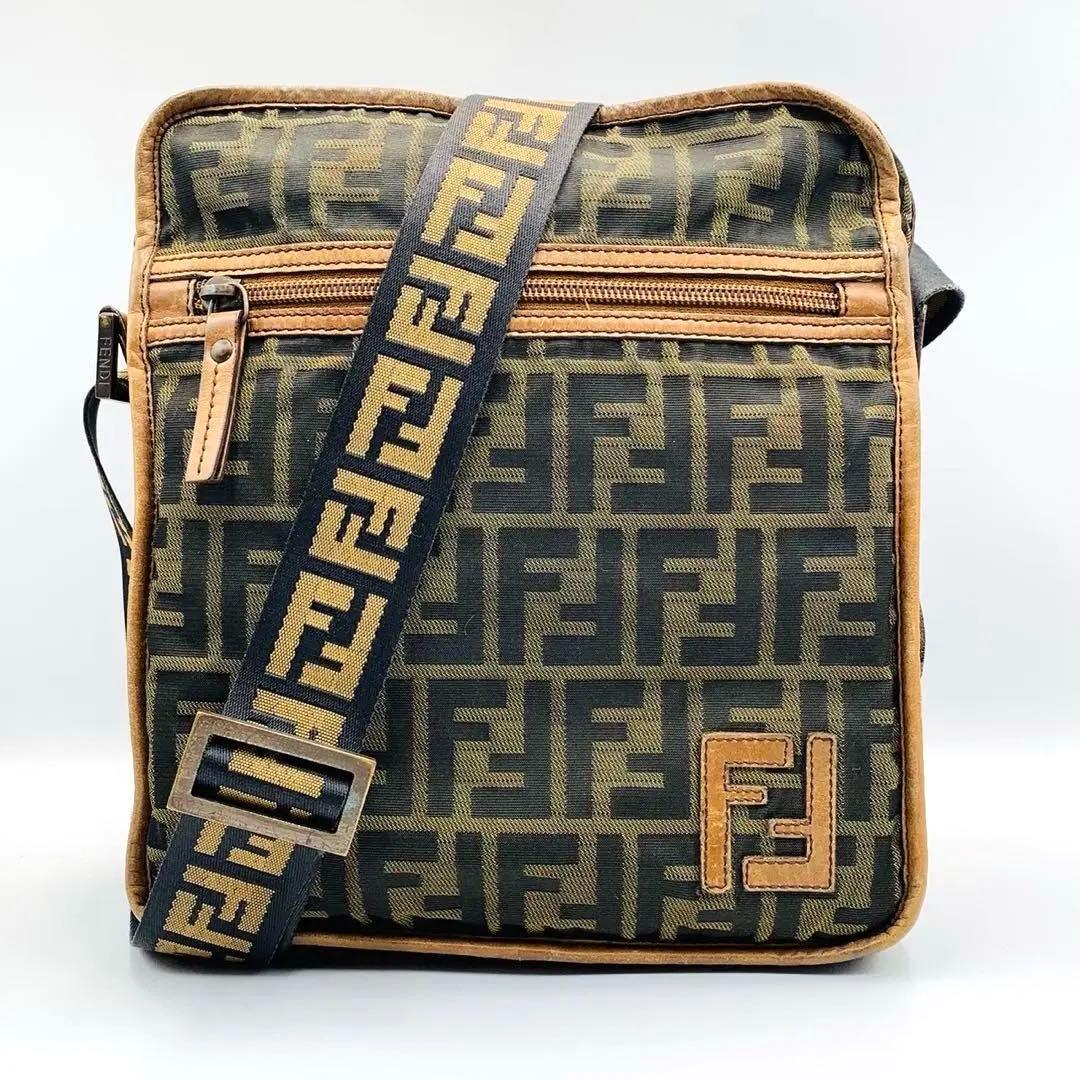 美品✨フェンディ  ショルダーバッグ FFズッカ柄 デカロゴ ポシェット