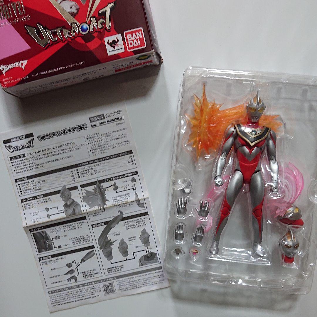 ULTRA ACT/ウルトラマンガイア 可動フィギュア/光臨エフェクト付き