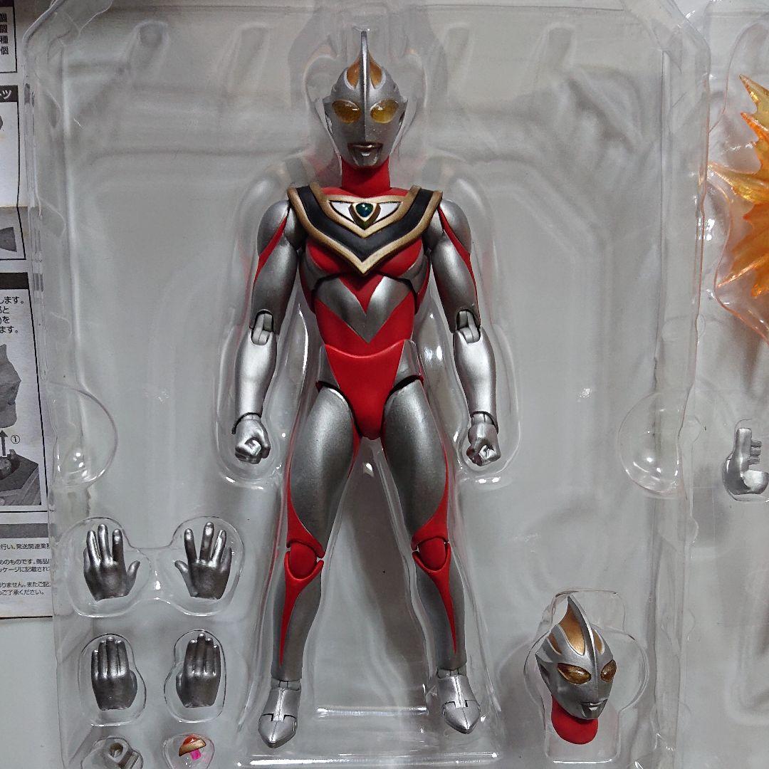 ULTRA ACT/ウルトラマンガイア 可動フィギュア/光臨エフェクト付き