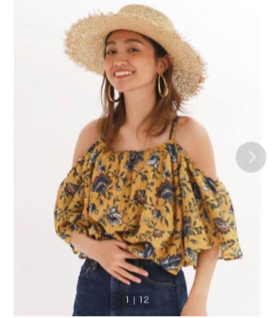 メルカリ Ungrid 花柄 オフショル キャミ トップス Tシャツ カットソー 半袖 袖なし 1 500 中古や未使用のフリマ メルカリ Ungrid 花柄 オフショル キャミ トップス Tシャツ カットソー 半袖 袖なし 1 500 中古や未使用のフリマ