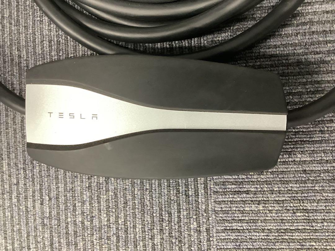 TESLA 充電器 モバイルコネクター