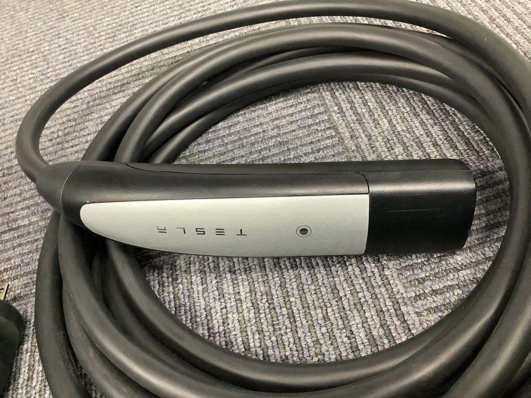 TESLA 充電器 モバイルコネクター