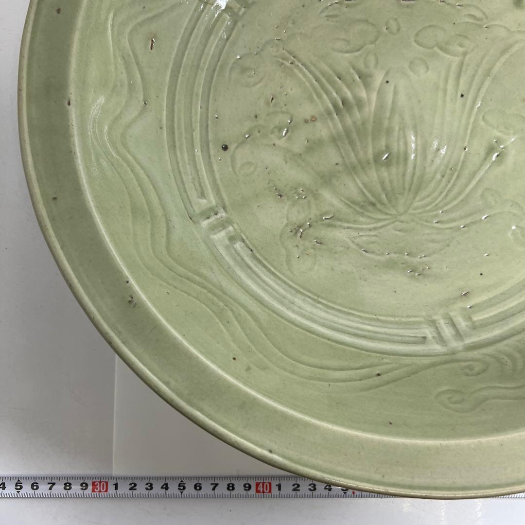 江戸初期 初期伊万里 青磁大皿 木箱付 直径約41㎝ 東Y7-1023②タルニ 江戸初期 初期伊万里 青磁大皿 木箱付 直径約41㎝ 東Y7-1023②タルニ