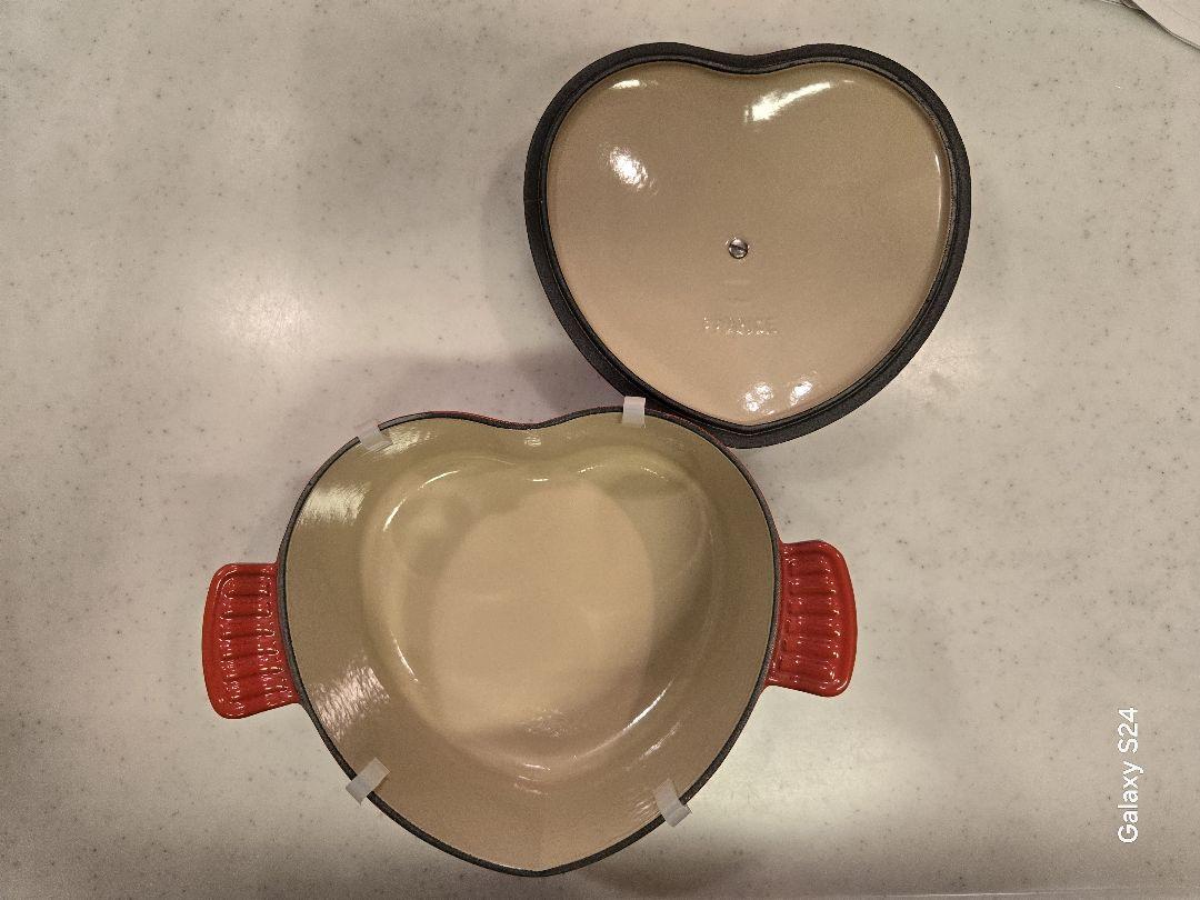【新品、美品】 LE CREUSET ハート型 両手鍋 レッド