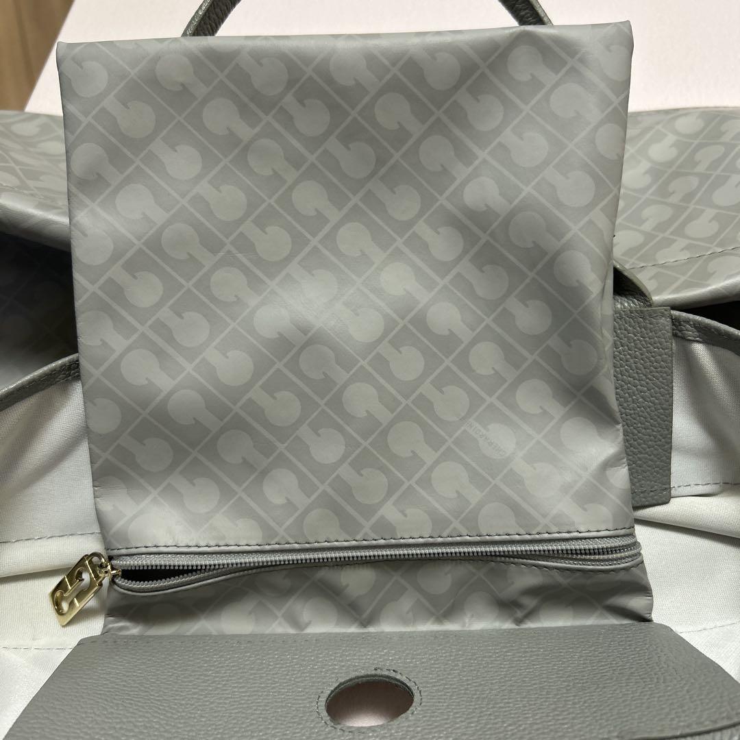 美品☆ゲラルディーニ 軽量 グレーの合成皮革ハンドバッグ