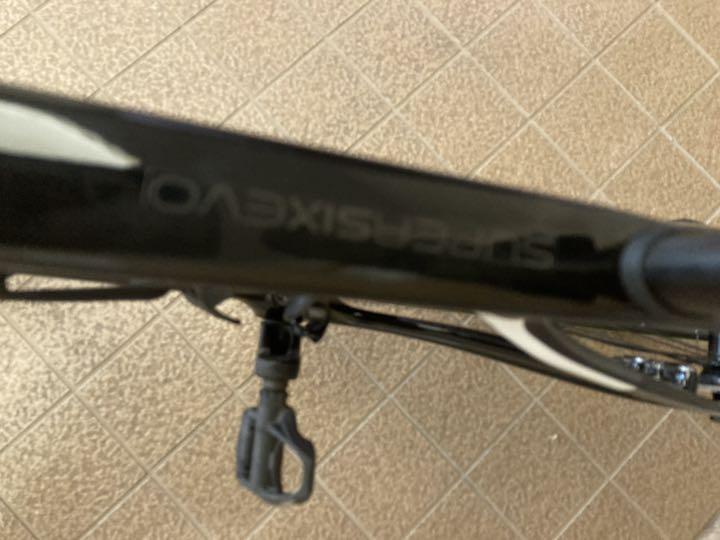 グレイ系人気大割引 美品 CANNONDALE SUPER SIX EVO CARBON DISC 【10%OFF】 【575】一般車 plus+ ホワイト 26インチ 変速付き ママチャリ 自転車本体