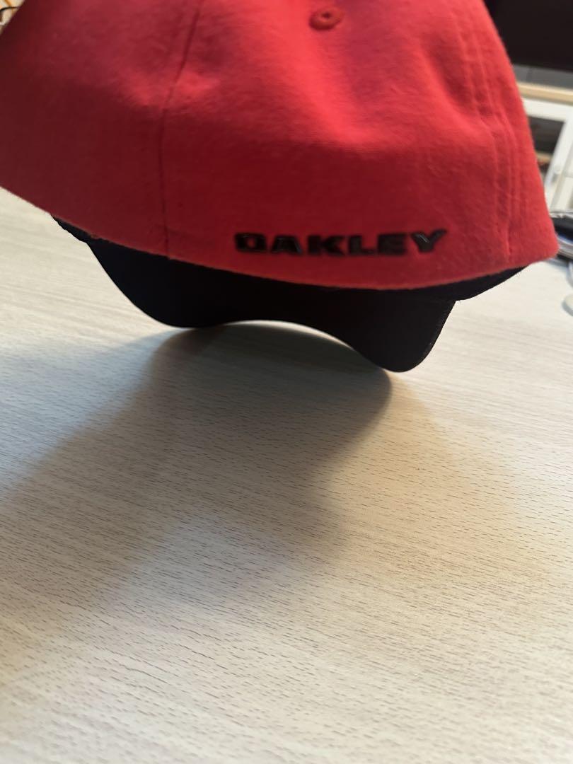 oakley キャップ　赤