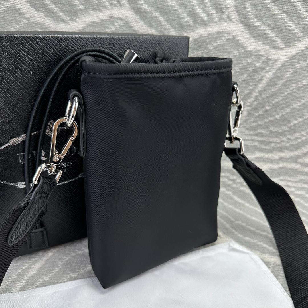 PRADA ブラック ショルダーバッグ PRADA ブラック ショルダーバッグ