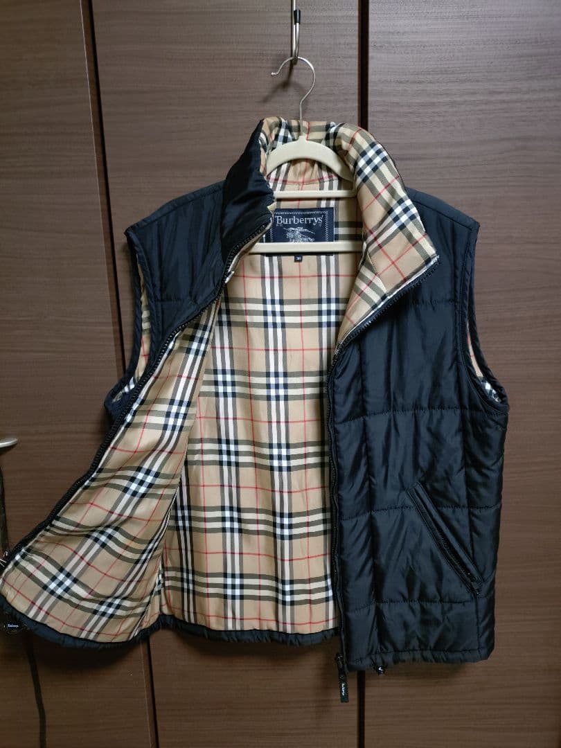 Burberry's ブラック キルティングベスト Burberry's ブラック キルティングベスト