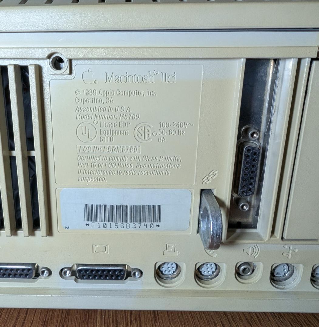 old Mac Macintosh IIci Portrait Display - メルカリ