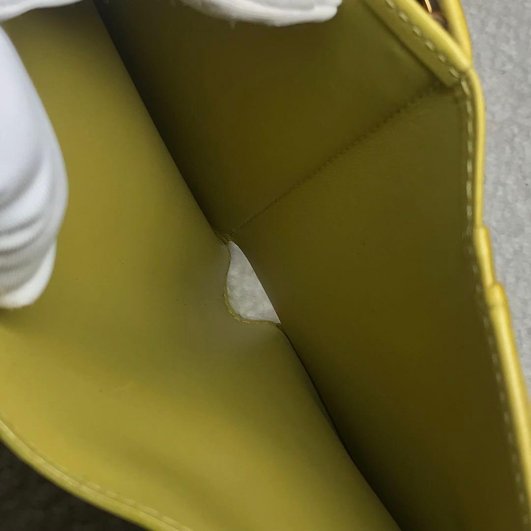 ルイヴィトン モノグラムヴェルニポルトフォイユヴィエノワ 二つ折ガマ口型グリーン ルイヴィトン モノグラムヴェルニポルトフォイユヴィエノワ 二つ折ガマ口型グリーン