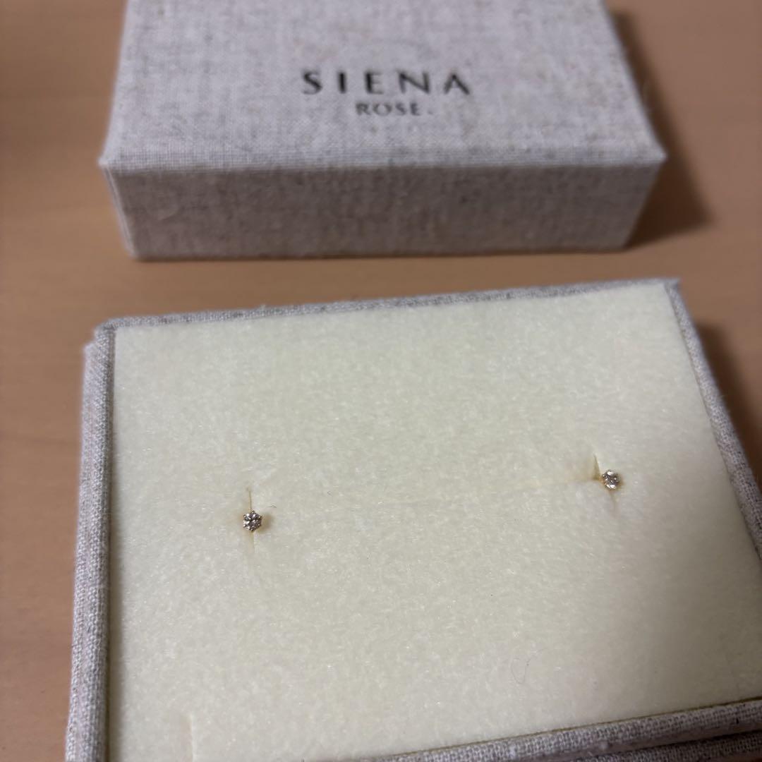 SIENA ROSE 一粒ダイヤのスタッドピアス　K18