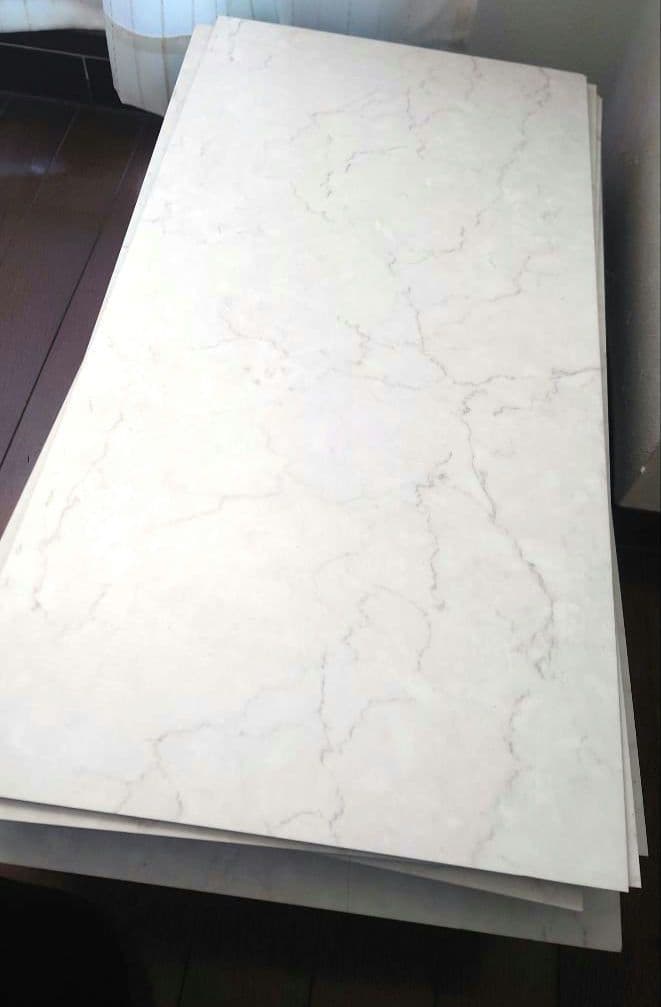 大理石模様 置くだけフロアタイル54枚セット6畳分目立った傷や汚れなし