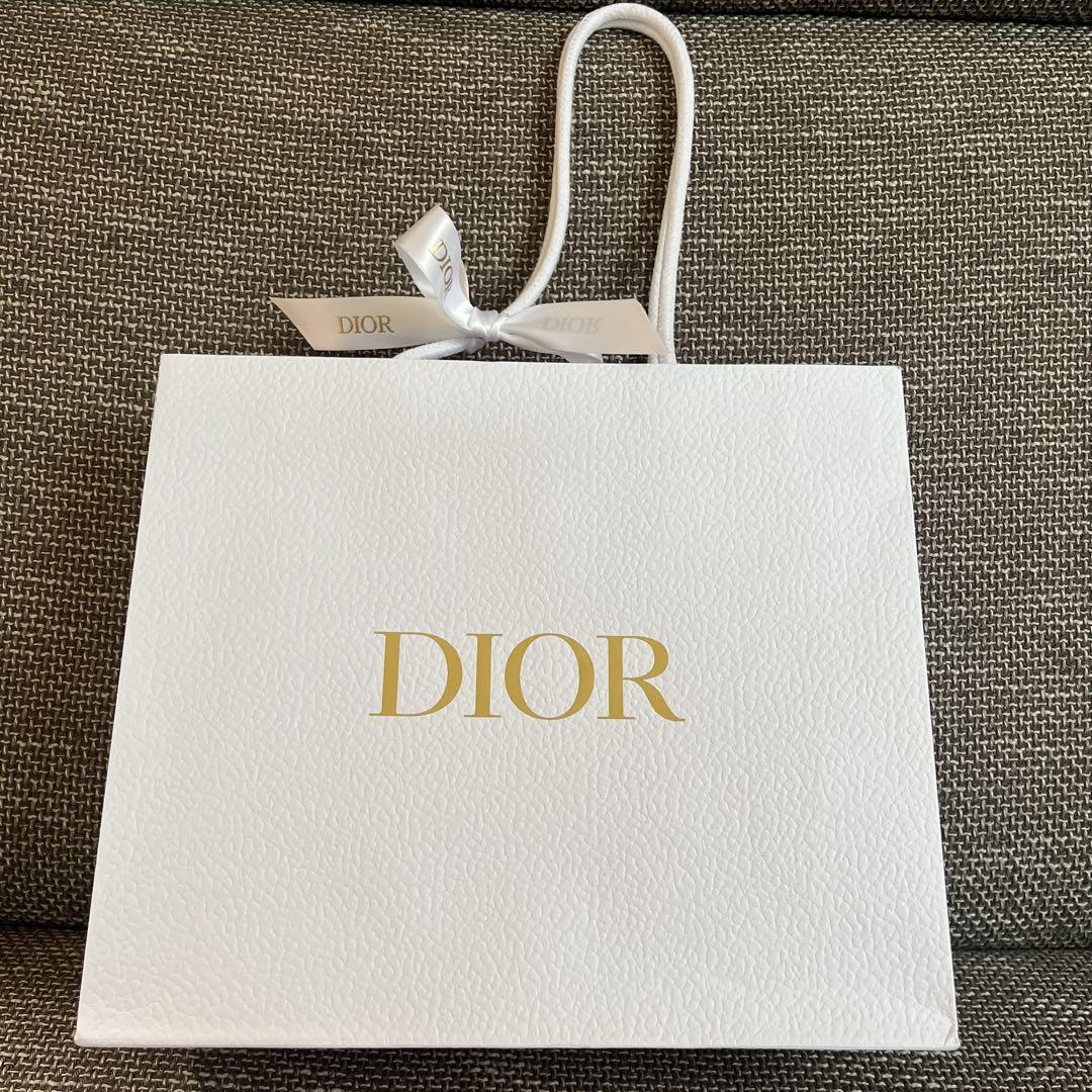 DIOR スノーエッセンスオブライトマイクロローション　175ml サンプル付