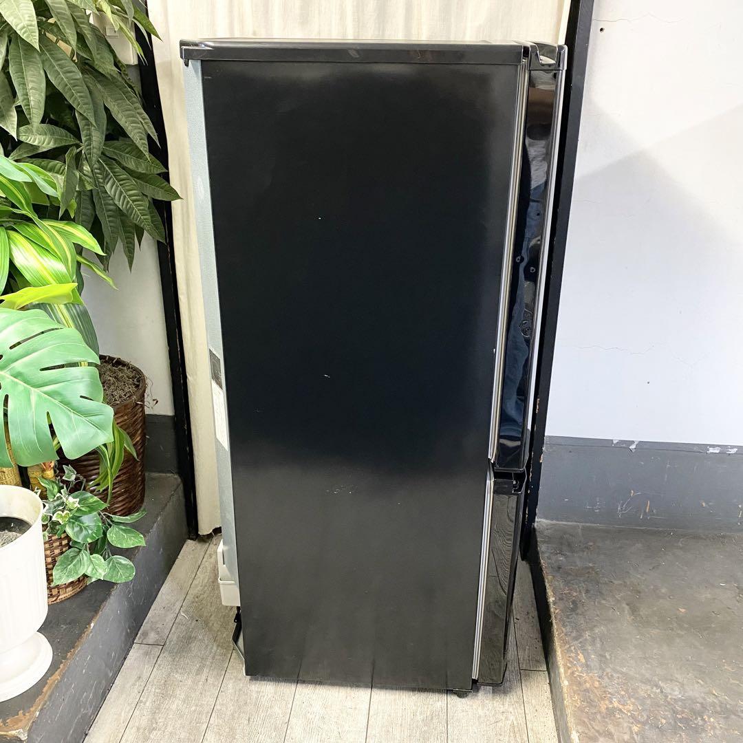 ブラック系で男前なキッチンに♪一人暮らしに！2ドア冷凍冷蔵庫146L