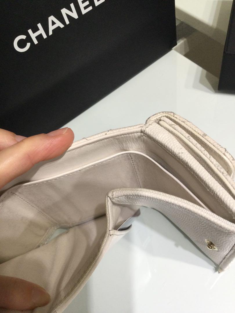 CHANEL ホワイト三つ折り財布 レア商品 小物