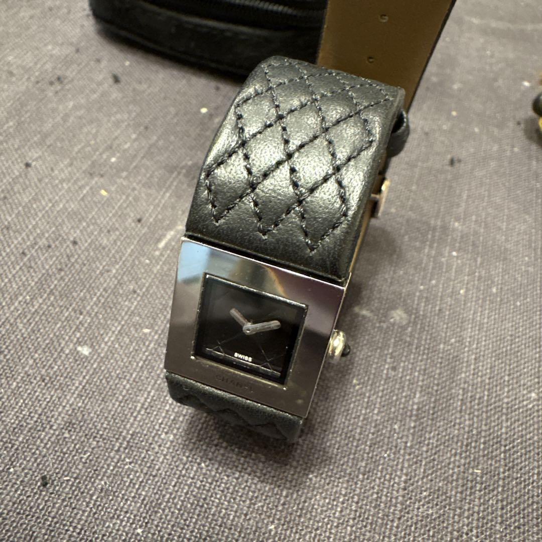 CHANELブラックレザー クォーツ腕時計