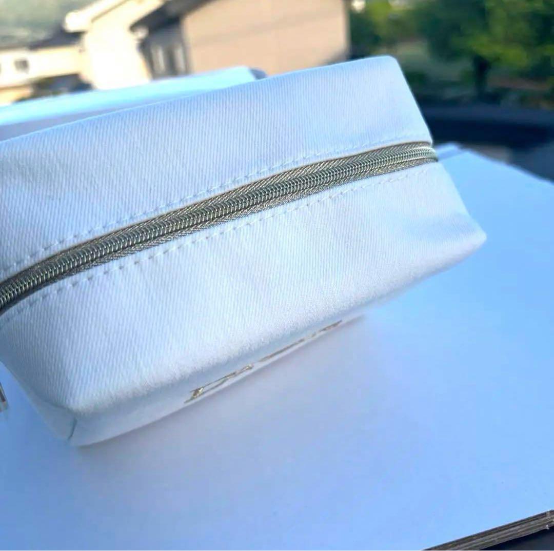 入荷通知 アプリ おすすめ ディオール スクエア 刺繍ポーチ デニム白 箱付き正規品 - メルカリ バッグ