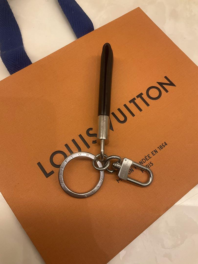国内発 Louis Vuitton 新作 キーホルダー・LV パドロック 黒