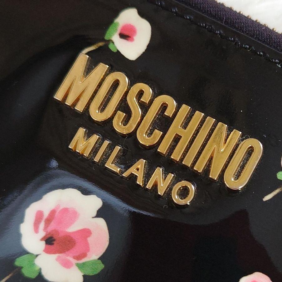 未使用級　MOSCHINO　クラッチバッグ　チェーン　パテントレザー