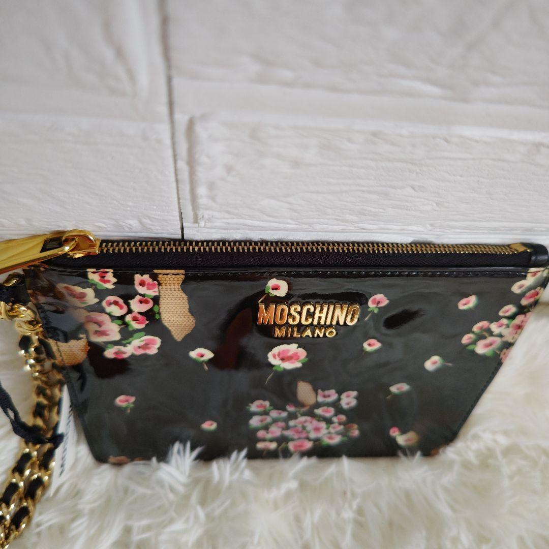 未使用級　MOSCHINO　クラッチバッグ　チェーン　パテントレザー