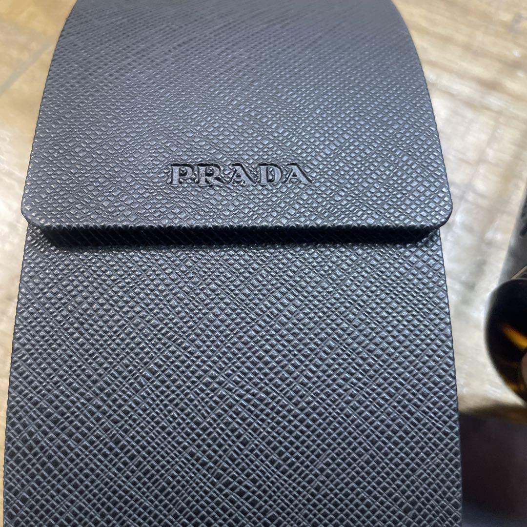 PRADA キャットアイサングラス