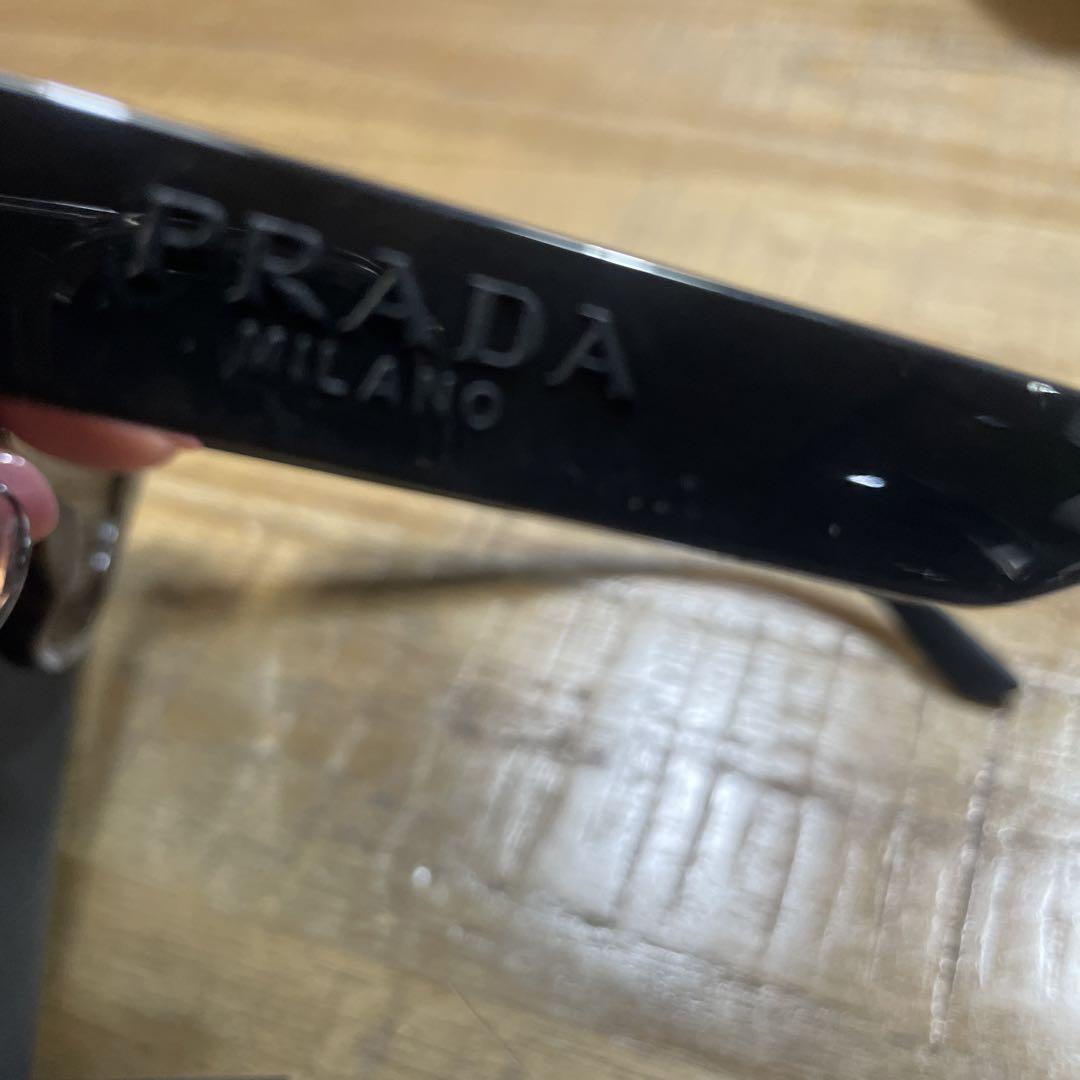 PRADA キャットアイサングラス