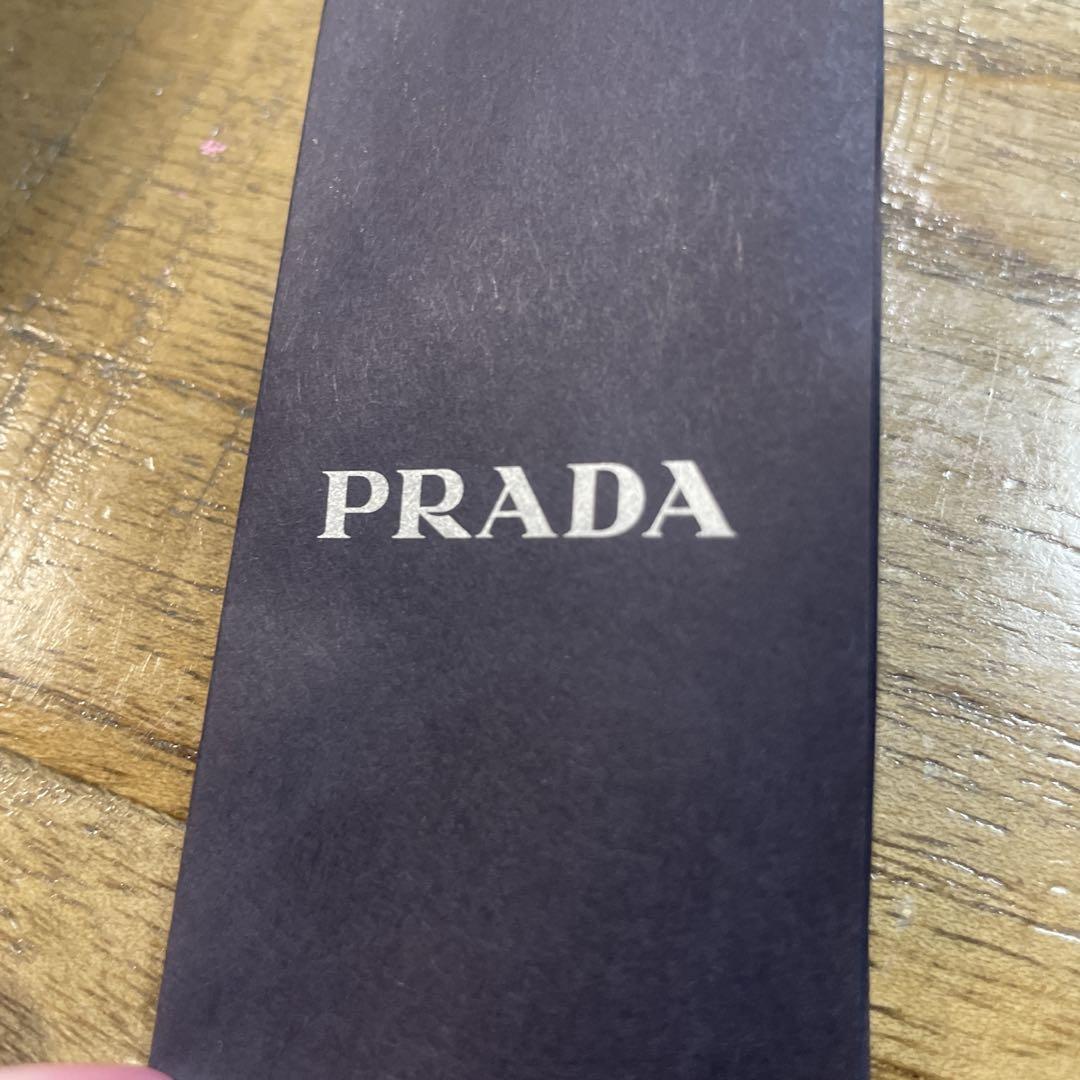 PRADA キャットアイサングラス
