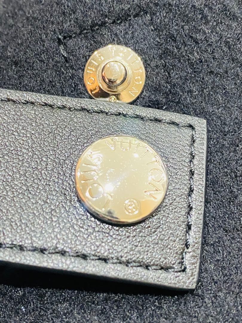 数回 ルイヴィトン ポンチョ FIC017QWE シルクウール モノグラム 数回 ルイヴィトン ポンチョ FIC017QWE シルクウール モノグラム