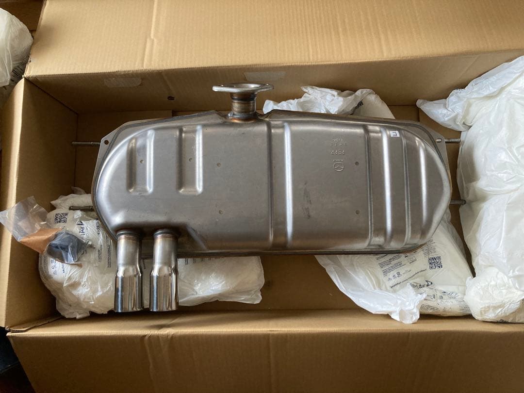 マツダ ND系　 ロードスター　新車外し　純正リアマフラー　NDE　MAZDA