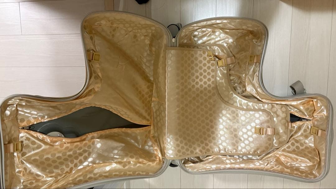 【返品無料可能】 NORICCO ノリッコ 子どもが乗れるキャリーケース Mサイズ パステルブルーやや傷や汚れあり 色鮮やかな