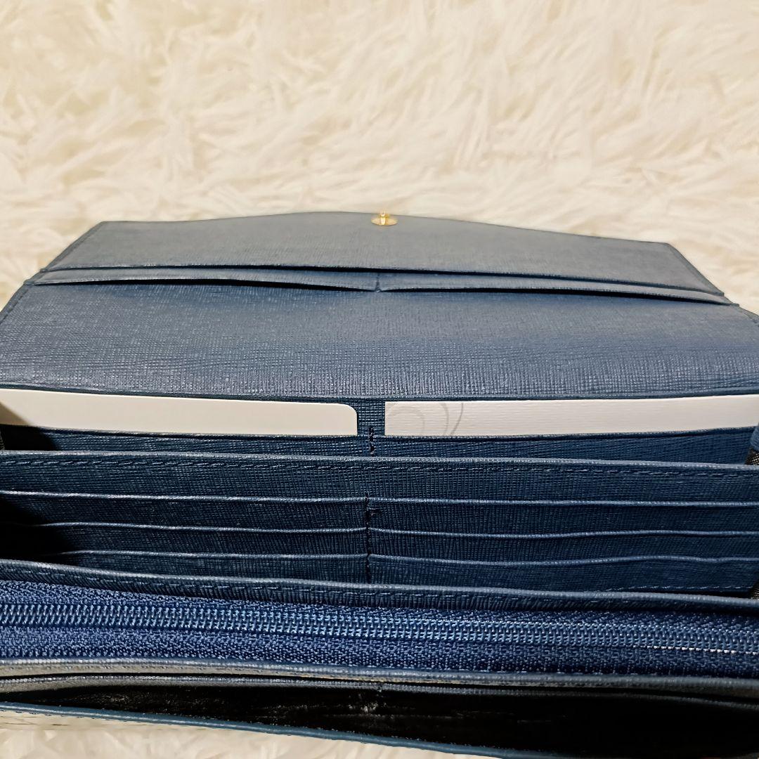 コッコフィオーレ 美品 長財布 小銭入れ有り エナメル 型押し 緑色 ウォレット