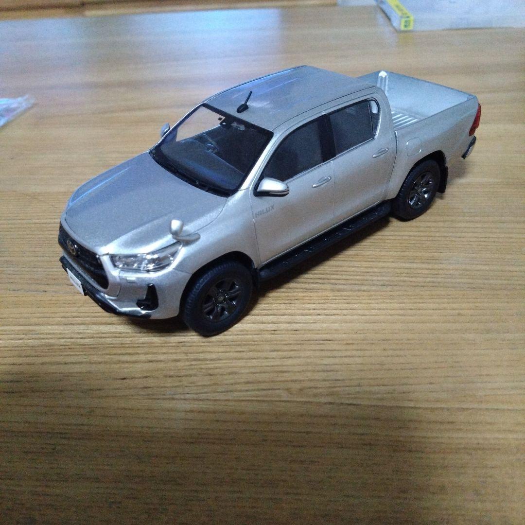 シルバー トヨタ ハイラックスミニカー（カラーサンプル