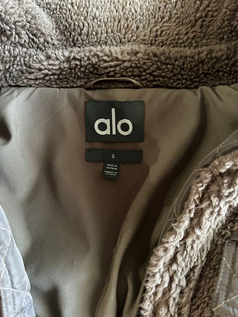 alo yoga シェルパ エッジ シャケット alo yoga シェルパ エッジ シャケット