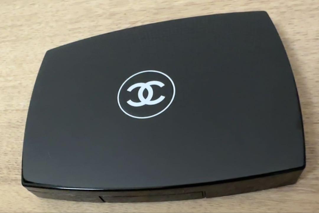 Chanel アイシャドウパレット
