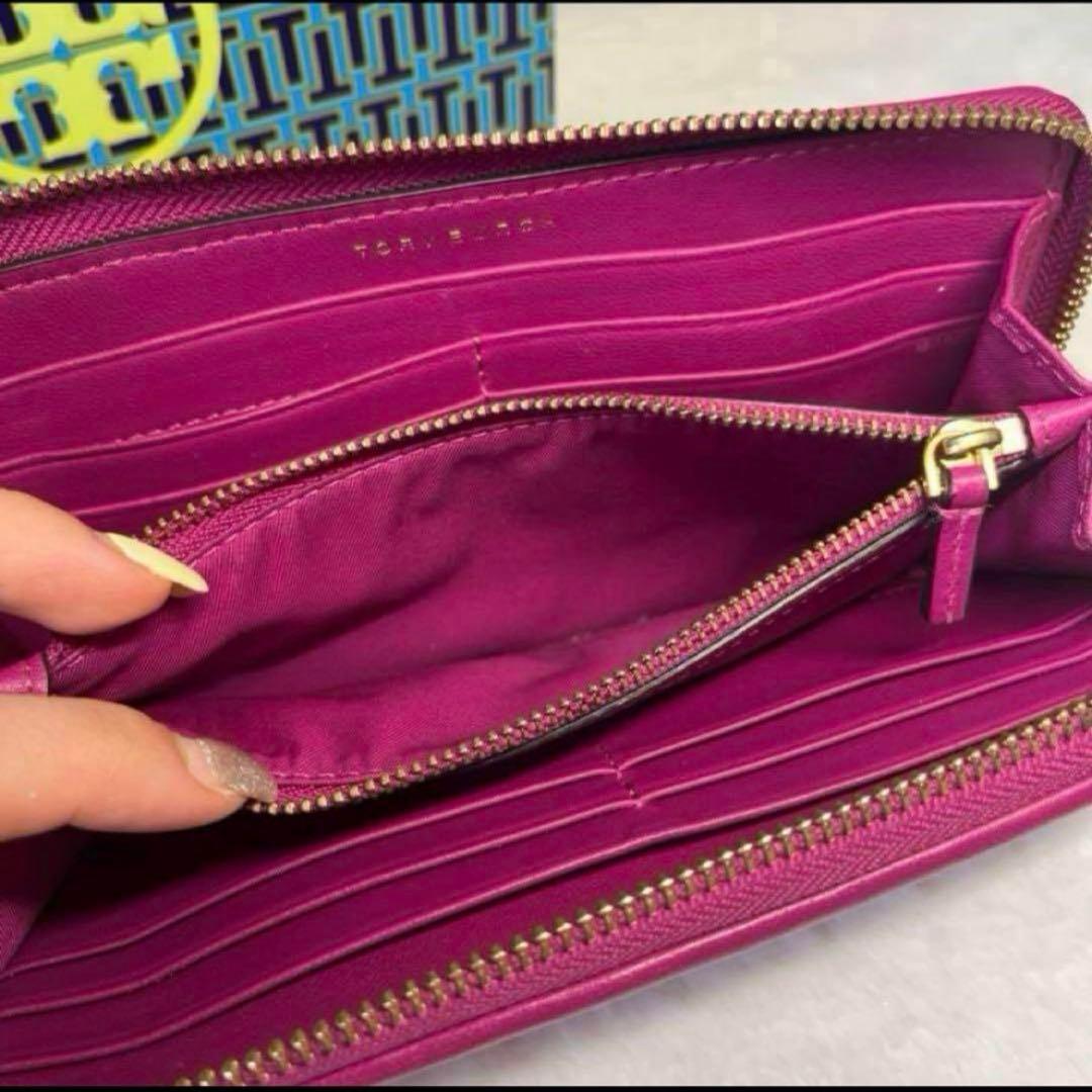 【極美品☆TORY BURCH】ベージュ　文字プリント　ジッピーウォレット TORY BURCH トリーバーチ 財布 コインケース 159791 250
