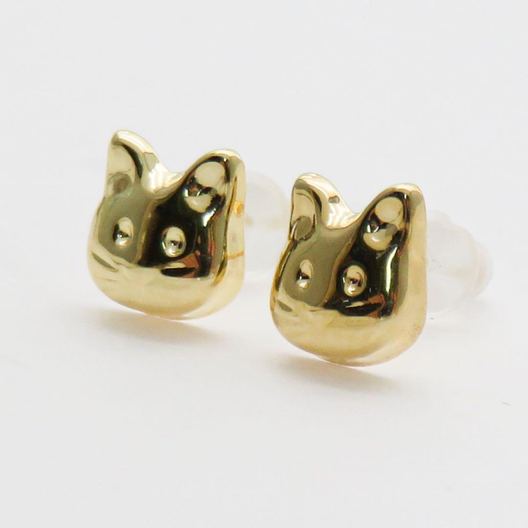 K18YG 18金　ネコピアス　猫デザイン　かわいい　スタッドピアス　新品