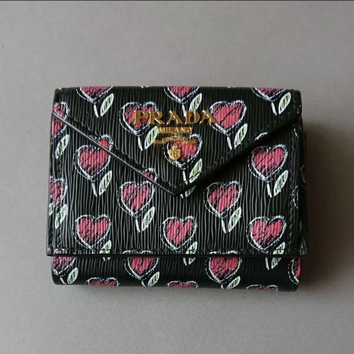 します◆ PRADA 黒ハート柄 xqFkL-m30525488867 三つ折り財布 ⋒しただけな