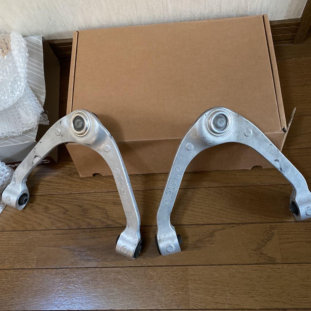 V36 y51 y50 Z34 セダン アッパーアーム 純正 V36 y51 y50 Z34 セダン アッパーアーム 純正