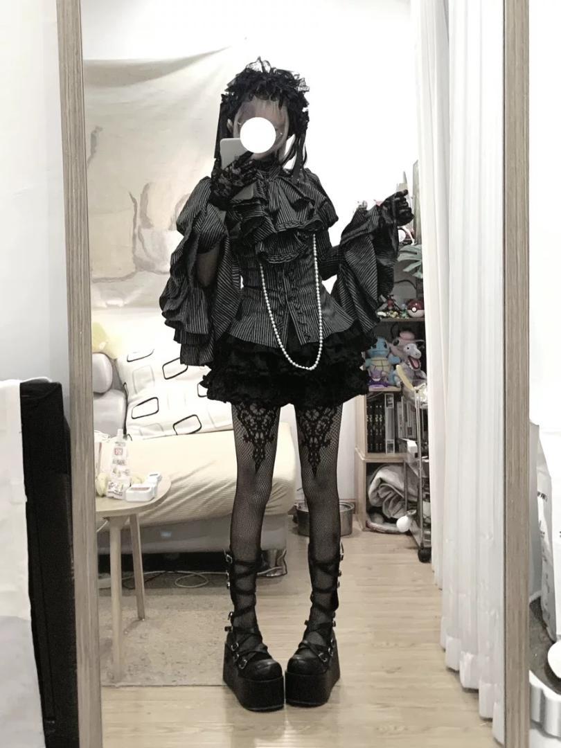 ミストクロウゴシックストライプストラップ姫袖シャツ ミストクロウゴシックストライプストラップ姫袖シャツ