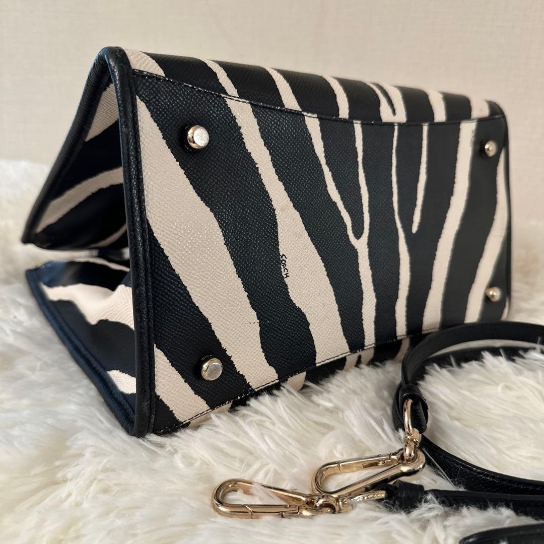 【COACH】ゼブラ柄 2WAYバッグ ショルダー付き 【COACH】ゼブラ柄 2WAYバッグ ショルダー付き