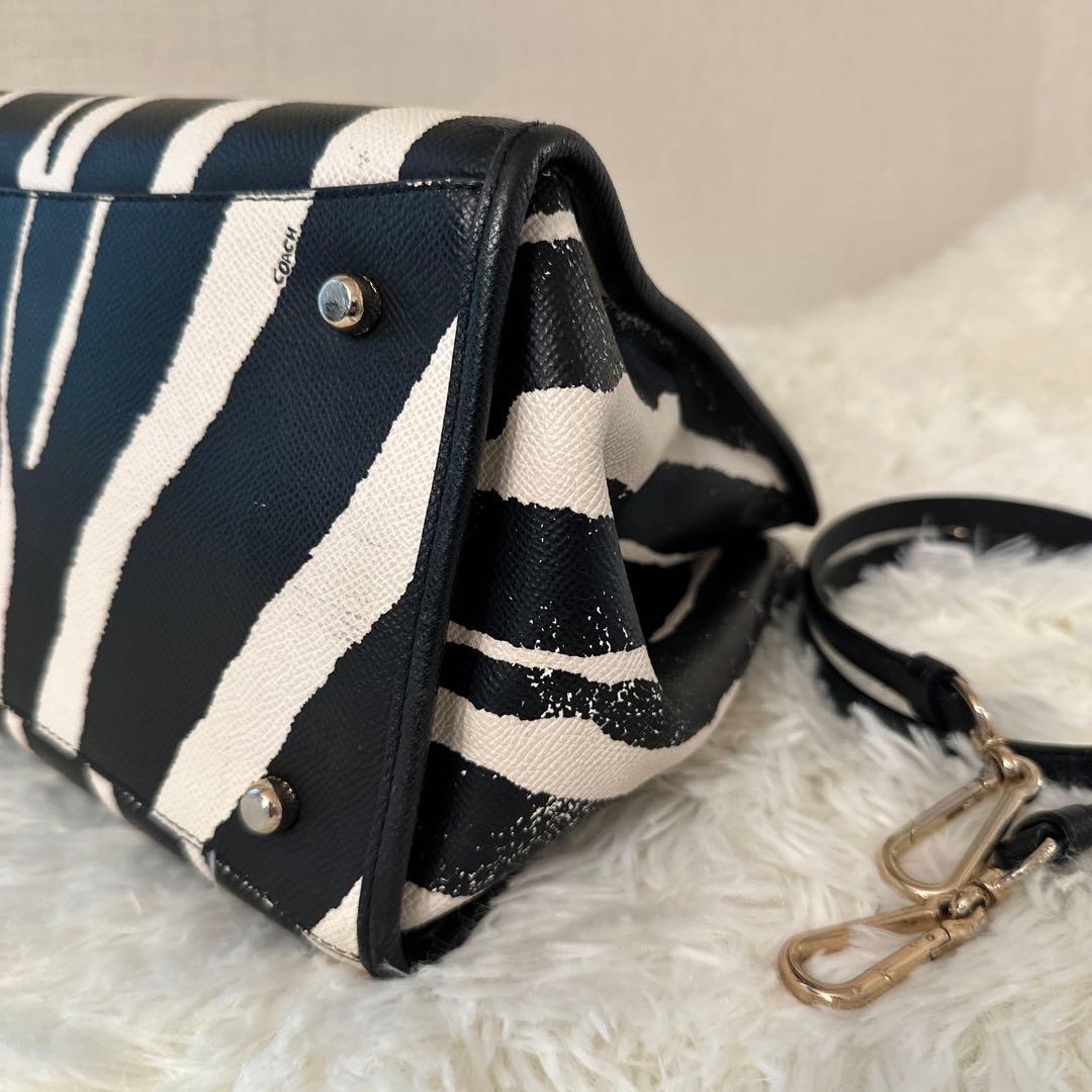 【COACH】ゼブラ柄 2WAYバッグ ショルダー付き 【COACH】ゼブラ柄 2WAYバッグ ショルダー付き