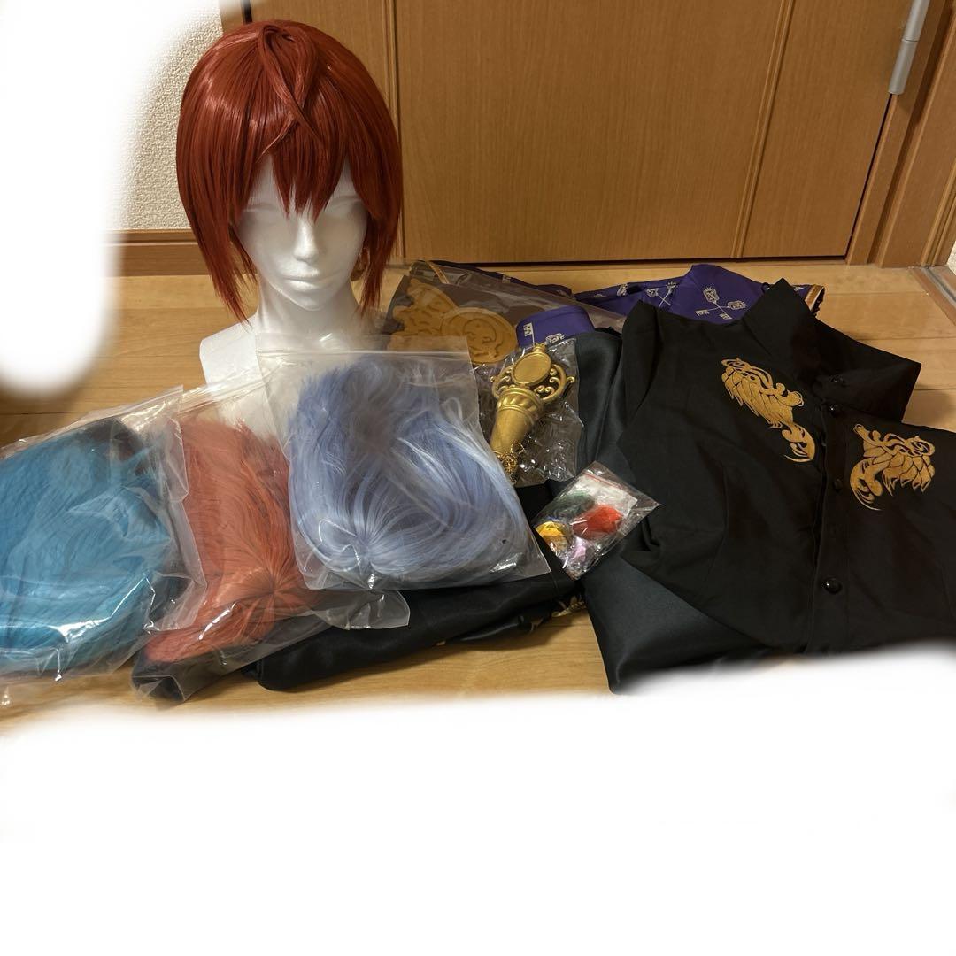 ツイステ　コスプレ　式典服、ウィッグ四つ　セット