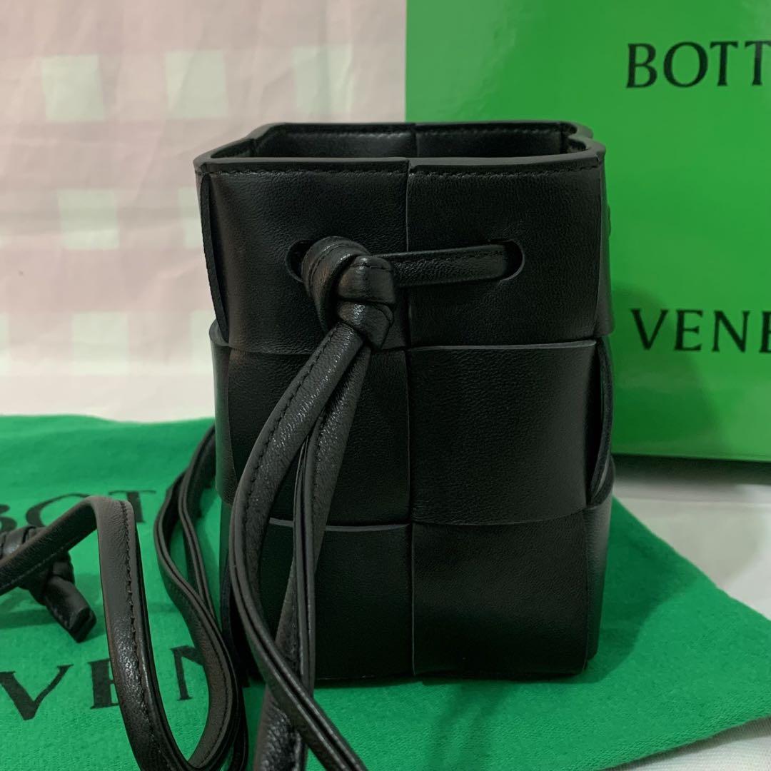 BOTTEGA VENETA ミニ カセット バケットバッグ（Bottega Veneta