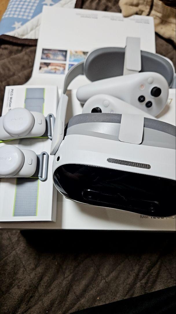 Pico4Ultra とPico Motion Trackerとケーブル