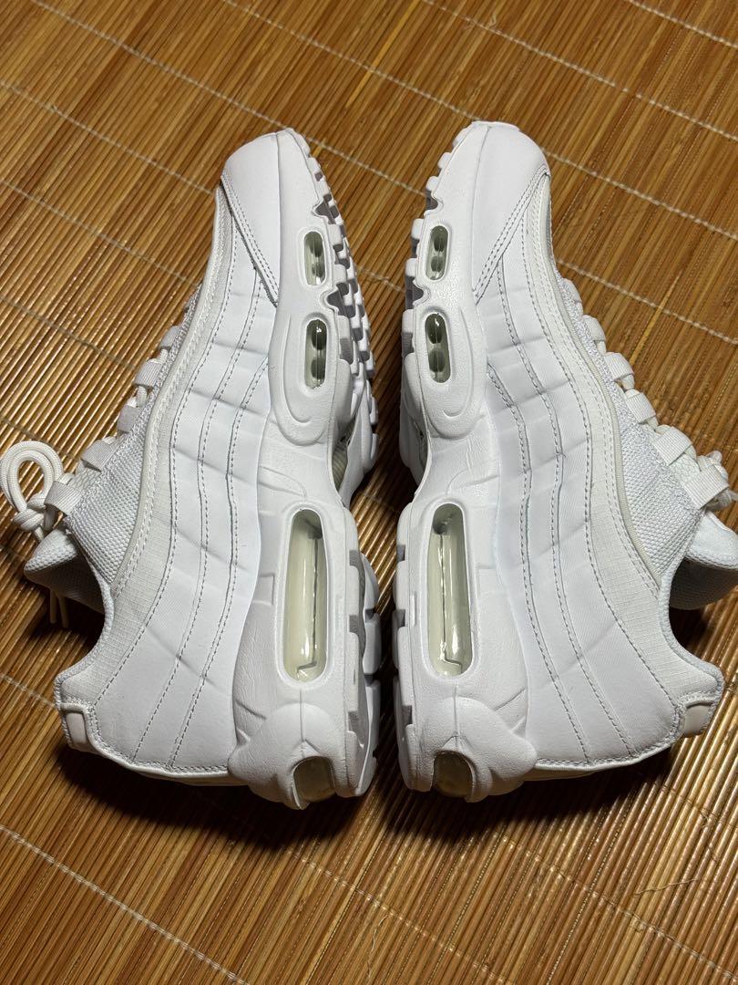 新品未使用　NIKE AIR MAX 95 ESSENTIAL