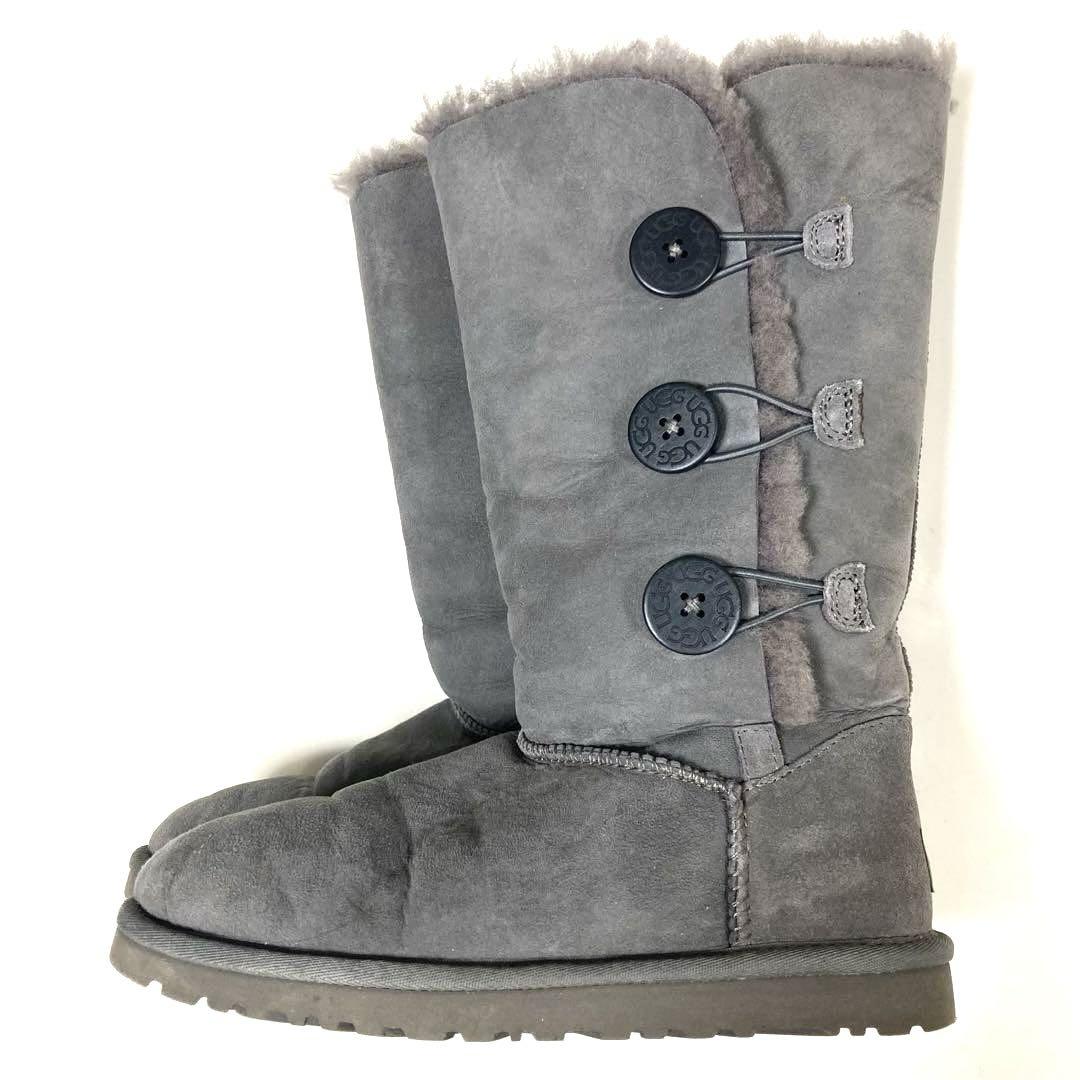 UGG グレー Bailey Button Triplet JPN 23