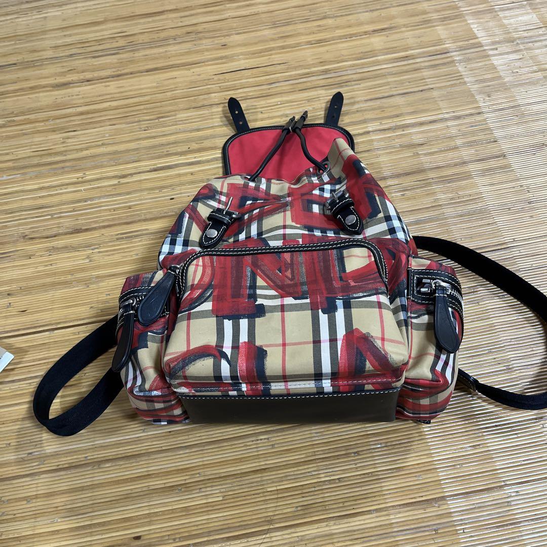 BURBERRY チェック柄 リュック・バックパック 赤・ベージュ・黒